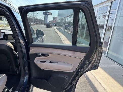 Used 2025 Volvo XC90 B6 Plus image 10