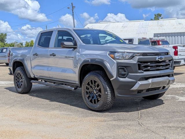 Used 2024 Chevrolet Colorado Trail Boss w/ Advanced Trailering Package AWD/4WD image 2