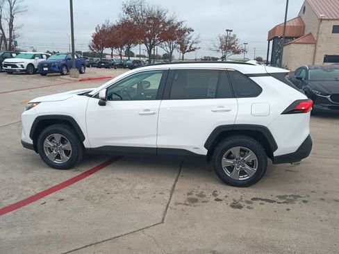 Used 2025 Toyota RAV4 XLE image 4