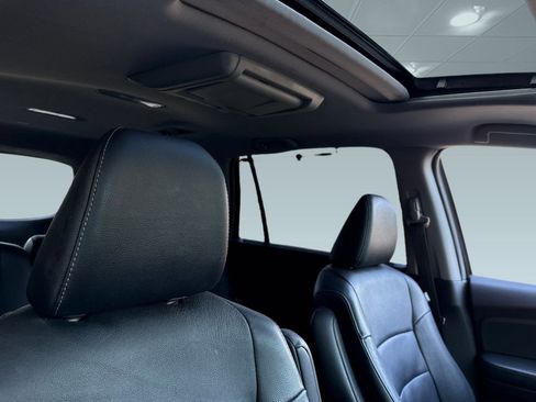 Used 2016 Honda Pilot Touring image 14
