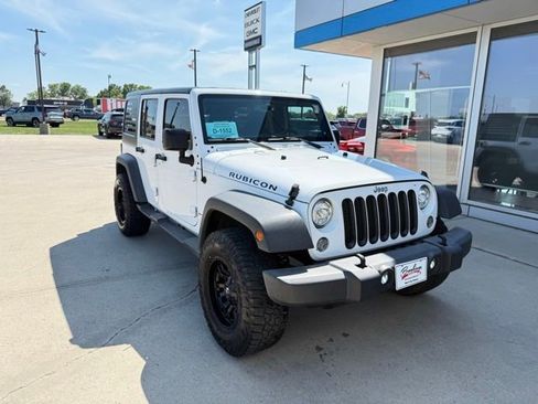 Used 2018 Jeep Wrangler Unlimited Rubicon w/ Connectivity Group image 33