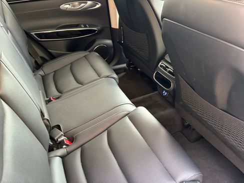 Used 2025 Genesis GV70 2.5T AWD/4WD image 18