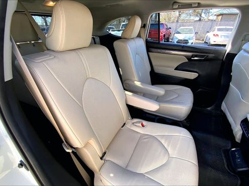 Used 2023 Toyota Highlander Limited image 20