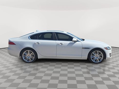 Used 2017 Jaguar XF Prestige RWD image 8