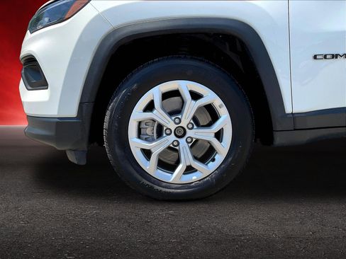 Used 2024 Jeep Compass Latitude AWD/4WD image 32