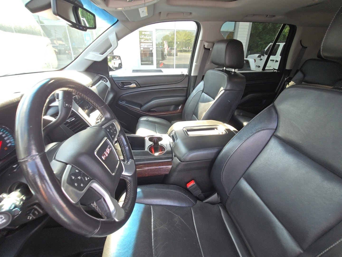 Used 2018 GMC Yukon SLT w/ HD Trailering Package AWD/4WD image 12