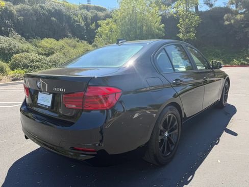 Used 2017 BMW 320i Sedan RWD image 5