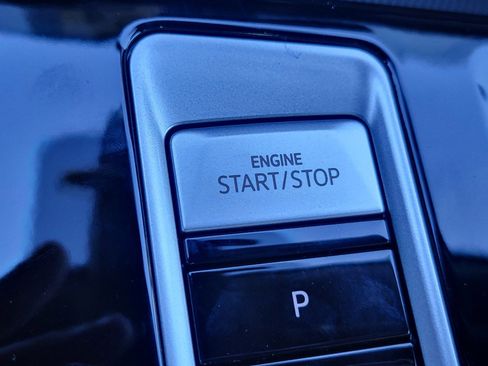 New 2025 Volkswagen Atlas Cross Sport SE image 31