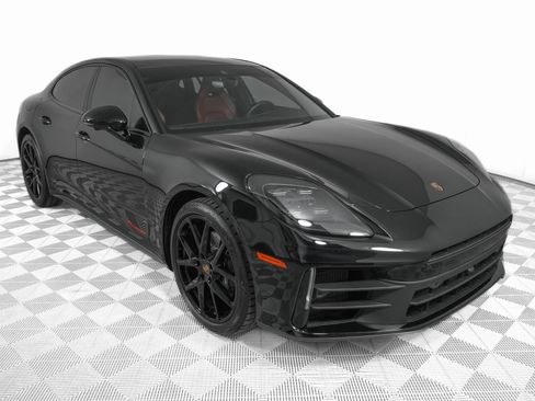 Used 2026 Porsche Panamera image 3