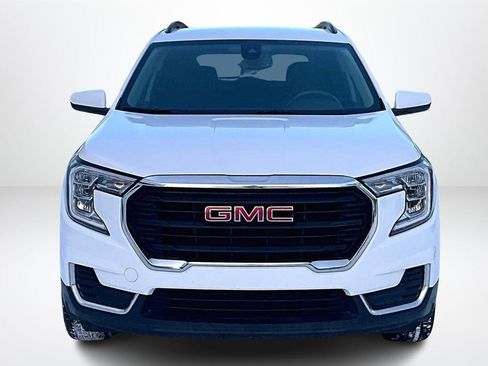 Used 2023 GMC Terrain SLE w/ Driver Convenience Package image 2