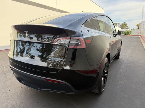 Used 2023 Tesla Model Y AWD image 3