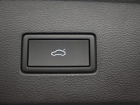 New 2025 Volkswagen Atlas Peak Edition SE image 14