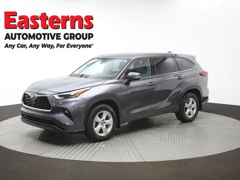 Used 2022 Toyota Highlander LE image 57