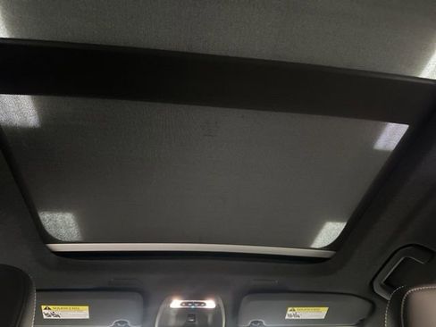 Used 2022 Volvo XC40 T5 R-Design w/ Advanced Package image 26