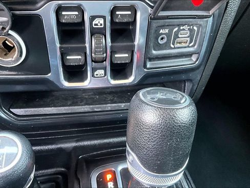 Used 2019 Jeep Wrangler Unlimited Sahara AWD/4WD image 35