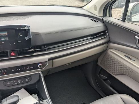 New 2026 Kia Carnival EX FWD image 17