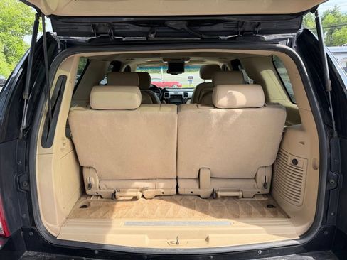 Used 2010 Cadillac Escalade Premium AWD/4WD image 12