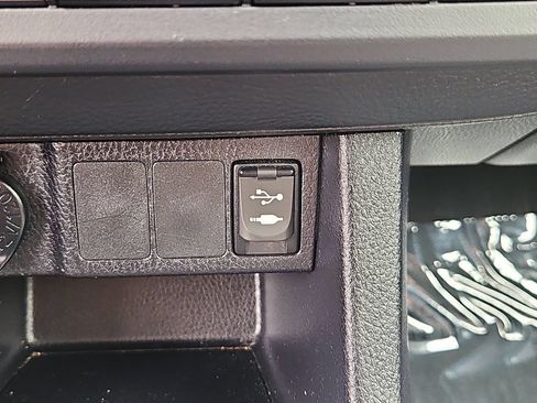 Used 2015 Toyota Corolla LE FWD image 15
