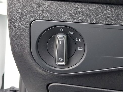 Used 2022 Volkswagen Tiguan SE image 27