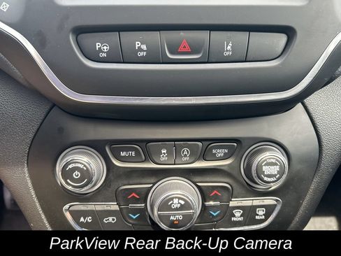 Certified 2023 Jeep Cherokee Altitude Lux w/ Lux Elite Package AWD/4WD image 28