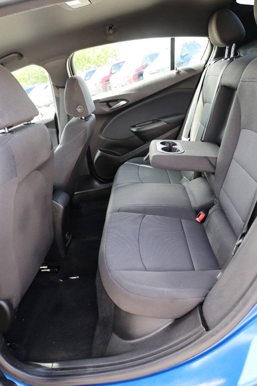Used 2019 Chevrolet Cruze LT w/ Convenience Package FWD image 17