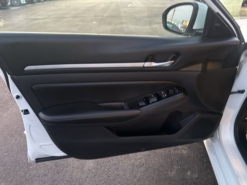 Used 2023 Nissan Altima 2.5 SV image 11