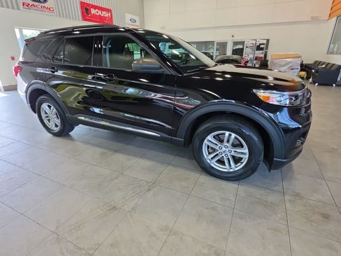 Used 2023 Ford Explorer XLT AWD/4WD image 6