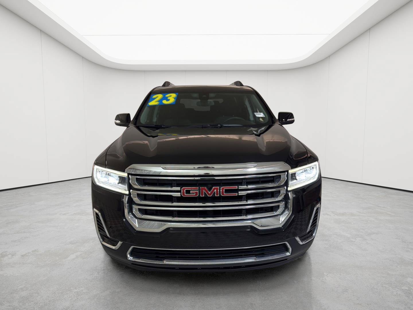 Certified 2023 GMC Acadia SLE w/ Driver Convenience Package FWD image 2