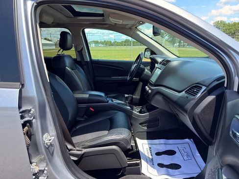Used 2018 Dodge Journey Crossroad w/ Nav & Sun Group FWD image 30