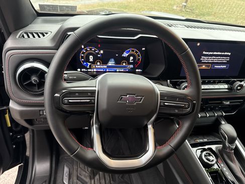 Used 2025 Chevrolet Colorado Z71 w/ Midnight Edition image 14