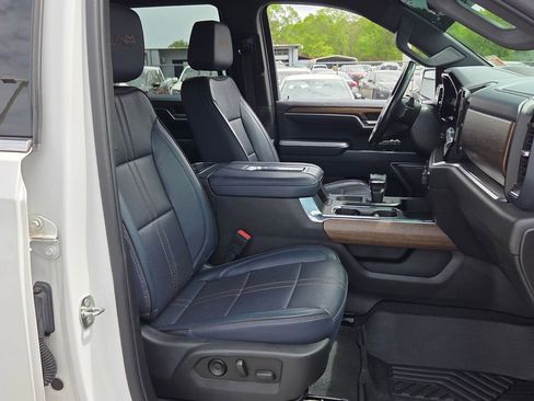 Certified 2022 Chevrolet Silverado 1500 High Country w/ Technology Package AWD/4WD image 13