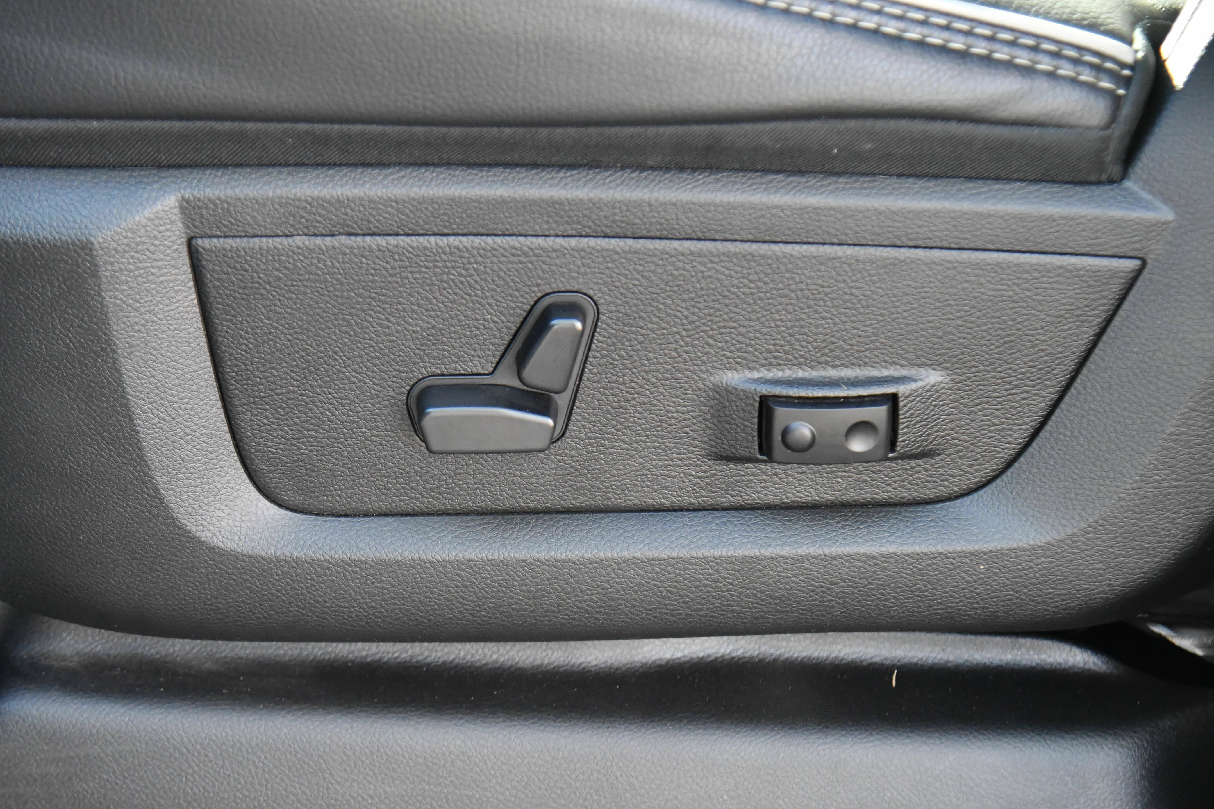 Used 2026 RAM 2500 Laramie AWD/4WD image 19