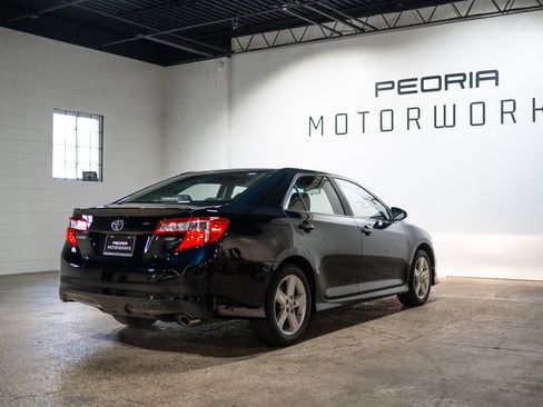 Used 2014 Toyota Camry SE image 7