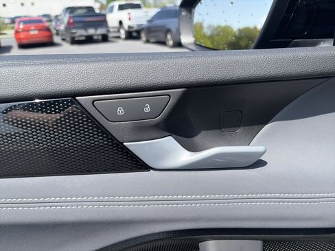 Used 2025 Volkswagen Tiguan SE R-Line AWD/4WD image 19