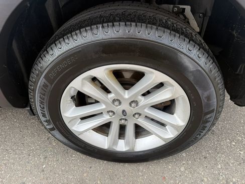 Used 2014 Ford Explorer XLT w/ Equipment Group 202A image 10