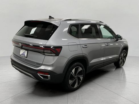 Used 2025 Volkswagen Taos SE image 4