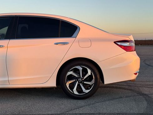 Used 2017 Honda Accord EX-L image 3