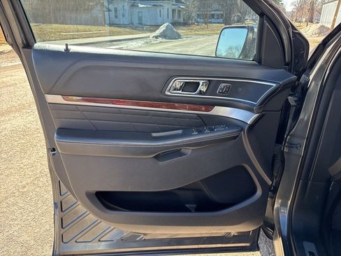 Used 2019 Ford Explorer Platinum image 10