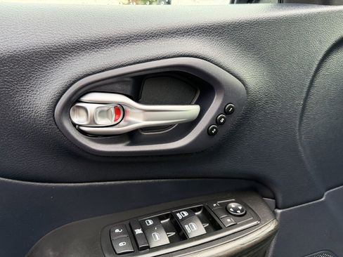 Used 2015 Jeep Cherokee Limited w/ Luxury Group image 13