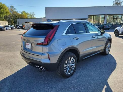 Used 2024 Cadillac XT4 Premium Luxury FWD image 2