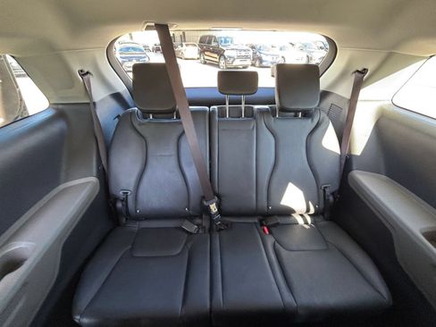 Used 2026 Kia Carnival FWD image 31