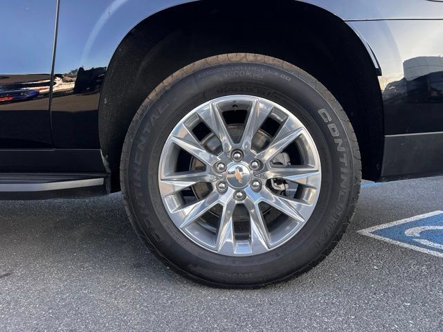 Used 2026 Chevrolet Suburban Premier AWD/4WD image 13
