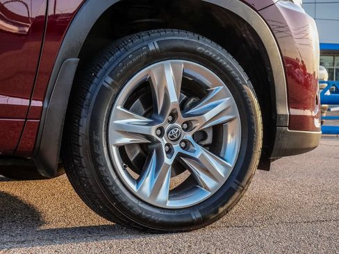 Used 2019 Toyota Highlander Limited w/ Carpet Mat Package (TMS) AWD/4WD image 9