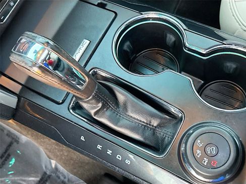 Used 2016 Ford Explorer Platinum image 17