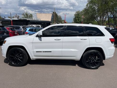 Used 2018 Jeep Grand Cherokee Altitude AWD/4WD image 4