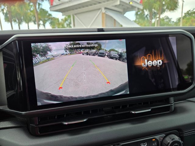 Used 2024 Jeep Wrangler Unlimited Rubicon AWD/4WD image 22