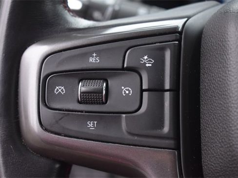 Used 2022 Chevrolet Suburban RST w/ Sport Performance Package image 35