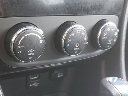 Used 2012 Chrysler 200 Limited image 25