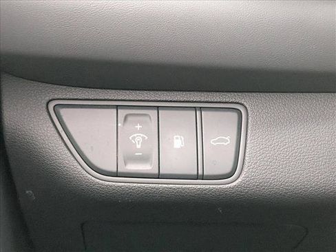 Used 2025 Genesis G70 2.5T RWD image 16