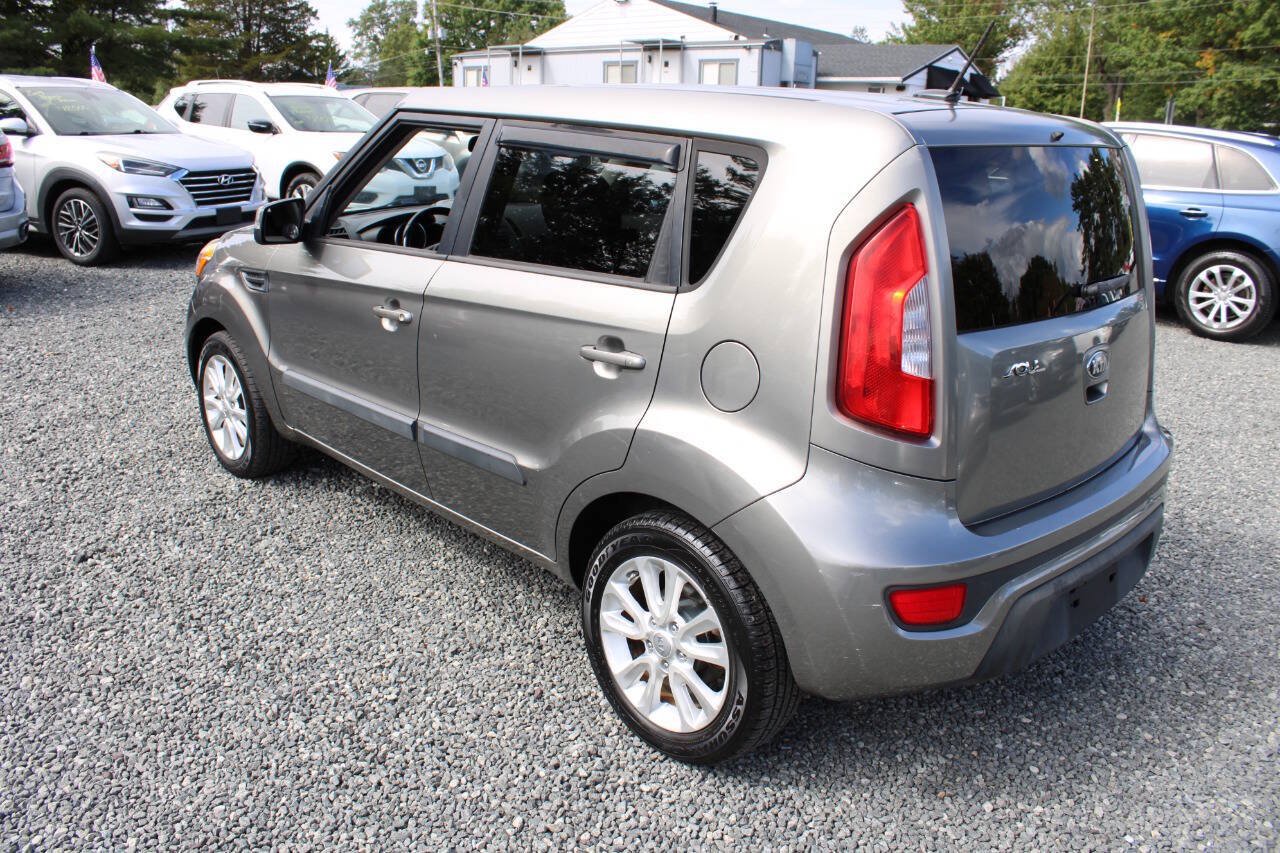 Used 2013 Kia Soul + FWD image 8